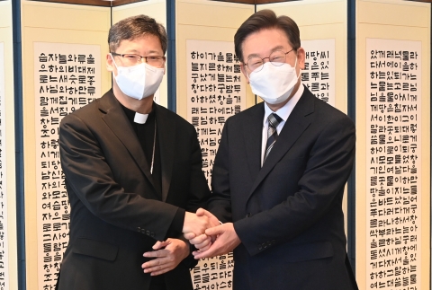 이재명, 윤석열·안철수 단일화에 &quot;정치는 국민이 하는 것···통합의 길 꿋꿋히 가겠다&quot;
