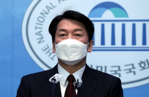 안철수, 선관위에 대선 후보 사퇴서 제출