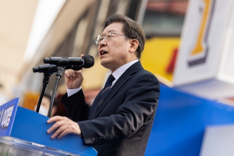 이재명 &quot;단일화 압박 느끼지 않게···퇴행 정권교체 아닌 정치교체 해야&quot;