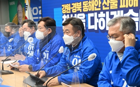 민주당, '김만배 녹취록' 공개 &quot;윤석열 봐주기 수사 드러나···반드시 특검&quot;