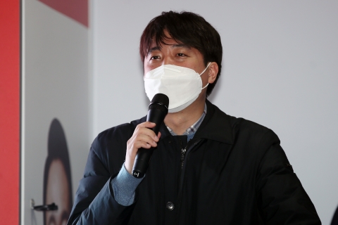 이준석, 장애인단체 시위 비판···&quot;조건 걸지말고 중단하라&quot;
