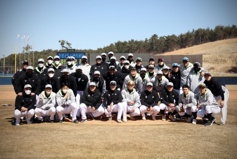 프로야구 kt, 이강철 감독 등 12명 코로나19 무더기 확진