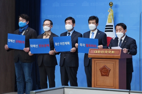 민주당 국방위원들 &quot;대통령 집무실 국방부 이전, 안보 해악 근원될 것&quot;