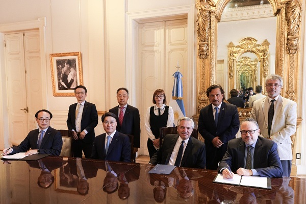 최정우 포스코 회장, 아르헨티나 대통령 만나 이차전지소재 사업 협력 논의