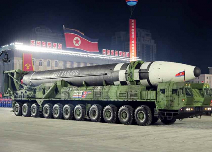 북한이 지난 2020년 10월 10일 노동당 창건 75주년 기념 열병식에서 미 본토를 겨냥할 수 있는 신형 대륙간탄도미사일(ICBM)을 공개한 모습. 사진=연합뉴스