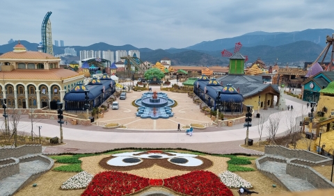 아찔한 무중력 체험···'상상 속 왕국' 롯데월드 부산 가보니