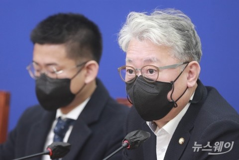 조응천 &quot;박지현 '586 용퇴론', 형식·절차 틀렸지만 대의에 맞아···편 들었을 것&quot;
