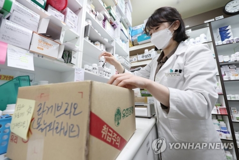 오늘부터 확진자, 직접 약국 가서 처방약 받을 수 있다