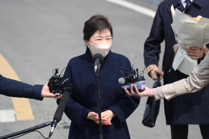 지난 3월 24일 박근혜 전 대통령이 대구 달성군 사저에 도착, 인사말을 하고 있다. 사진/ 연합뉴스 제공