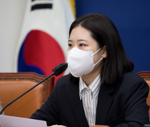 박지현 &quot;국민 실망시킨 분들 후보 등록···온정주의 탈출해야&quot;