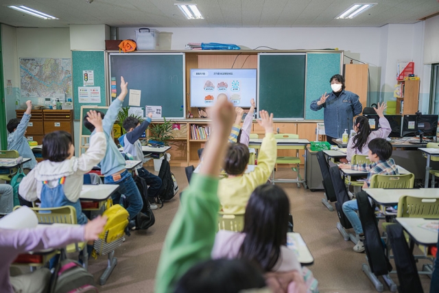 한화그룹, 초교 미세먼지·유독물질 줄이는 '맑은학교 만들기' 캠페인 진행