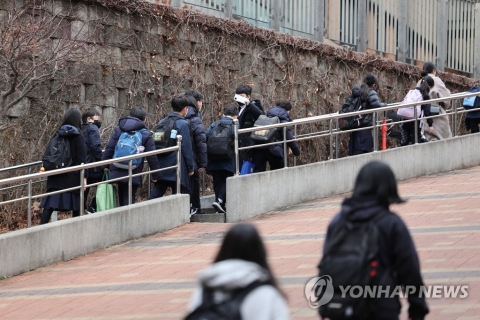  확진학생 시험응시는?···&quot;5월말 격리의무 없어지면 허용&quot;