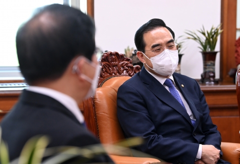 박홍근 &quot;내일 본회의 소집해 달라&quot;···박병석 의장에 요청