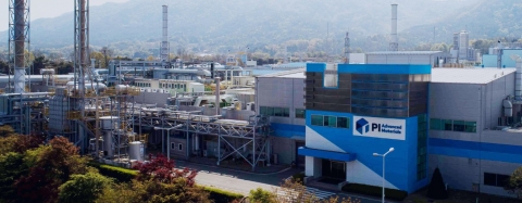 롯데케미칼·KCC글라스, 'PI첨단소재 인수戰 참전' 사실상 인정