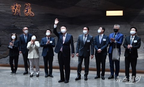 대기업·중기·벤처 모두 웃을까···규제 완화·소통 확대 '노크'