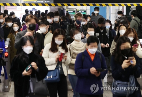 실내마스크 '2단계 해제' 시점은?···23일 중대본서 결론