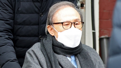 이명박 전 대통령 일시 석방···검찰, 3개월 형집행정지 결정