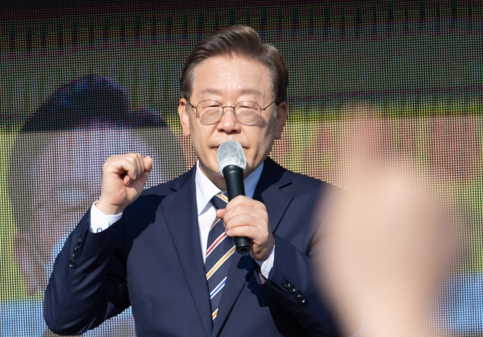 더불어민주당 이재명 대선 후보가 3월 8일 오후 인천 계양구 계산역 앞에서 열린 유세에서 지지를 호소하고 있다./사진=연합뉴스 제공
