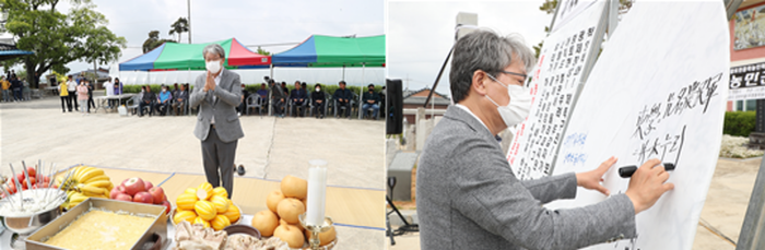 제55회 황토현 동학농민혁명 기념제에 참여한 유진섭 시장이 합장을 하며 추모하고 있다