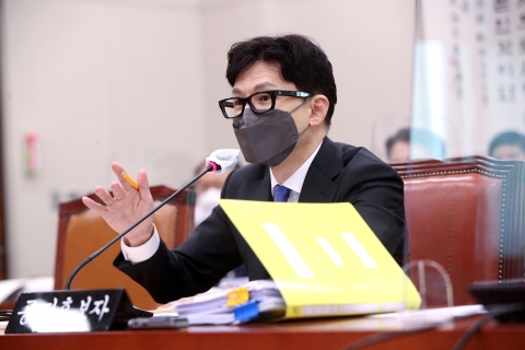 '정회' 한동훈 청문회···민주 "의혹 하나도 해명 못해"