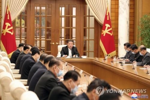 北, 코로나 감염자 발생 첫 인정...&quot;국가 최중대 비상사건&quot;