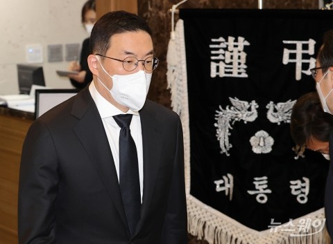 구광모 LG 회장, 故 구자학 회장 조문···尹 대통령 근조화환 보내