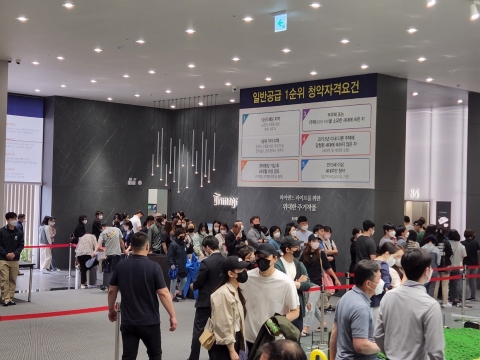두산에너빌리티, '트리마제 순천' 견본주택 인파