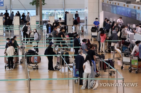오늘부터 입국때 PCR·신속항원 다된다···요양병원 면회도 연장