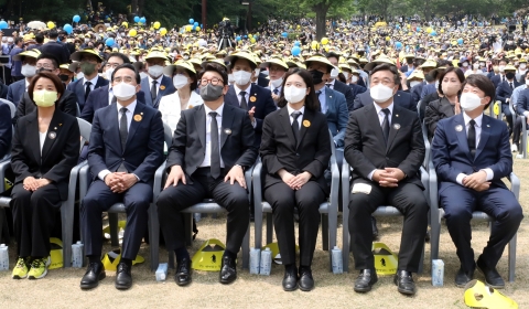노무현 13주기···국힘 &quot;대통합 새 역사 쓰이길&quot;, 민주 &quot;독주로부터 민주주의 지킬 것&quot;