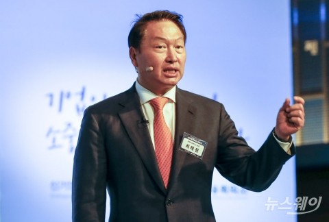 SK, 최태원 상반기 17억5천만원···조대식 58억·장동현 52억