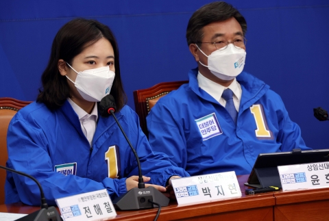 민주 지도부 파열음···박지현 &quot;586 용퇴 논의해야&quot;, 윤호중 &quot;선거 앞두고 내놓을 내용 아냐&quot;