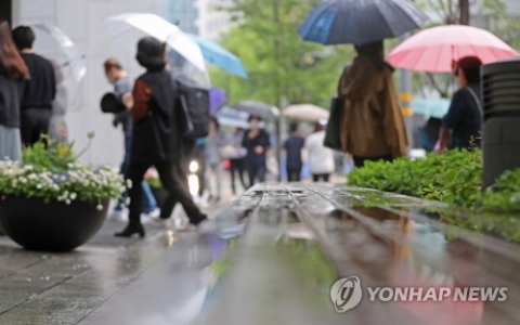 전국 흐리고 곳곳에 비···일부지역 돌풍·천둥·번개