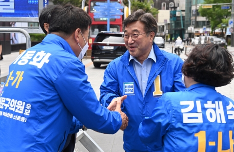 사전투표 전날 '수도권' 총력전···여 &quot;이재명 계양 출마 비겁&quot;, 야 &quot;윤 대통령 정신차려야&quot;