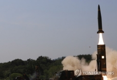 북한, 동해로 단거리 탄도미사일 1발 발사···美항모 입항 반발