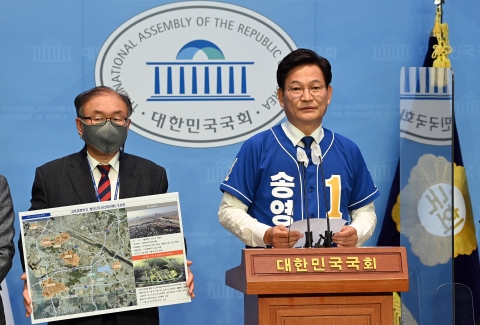 송영길, '김포공항 이전' 논란에 &quot;제주도민 합의 없이 추진될 수 없어&quot;