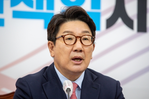  권성동 &quot;여야 협치 위해 법사위원장 돌려줘야···국민의 준엄한 명령&quot;