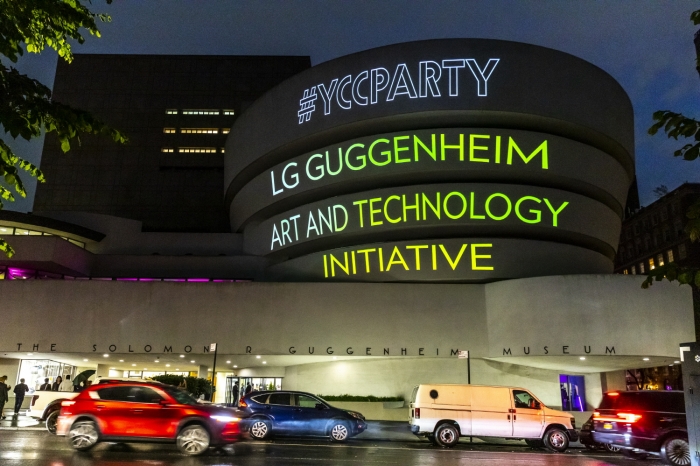미국 뉴욕 구겐하임 뮤지엄 외관의 LG 구겐하임 글로벌 파트너십 맵핑 광고. 사진=LG 제공