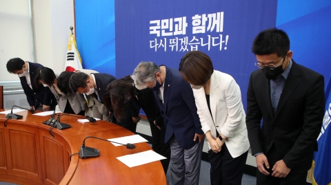 지도부 '총사퇴' 민주, 내일 당무·연석회의 열어 당 혁신 방안 논의