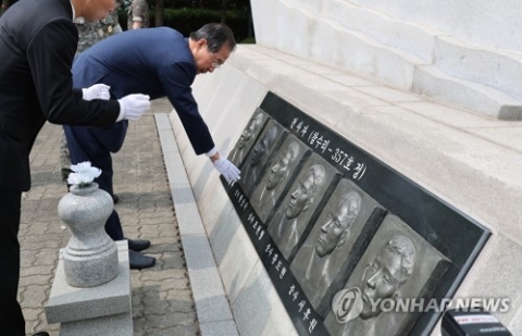 한덕수 총리, 현충일 맞아 제2연평해전 전적비 참배