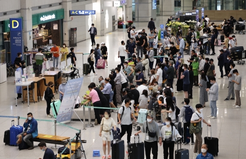 현충일 연휴 첫날 인천공항 이용객 4만명···27개월만에 최다