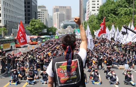 화물연대, 대규모 총파업 예고···&quot;안전운임제 유지해야&quot;