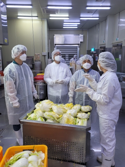 SK스토아, 여름철 맞아 식품 협력사 안전점검 나서