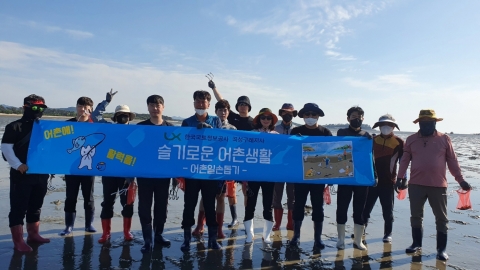 LX곡성구례지사, 영농철 펜을 놓고 어촌으로 일손돕기