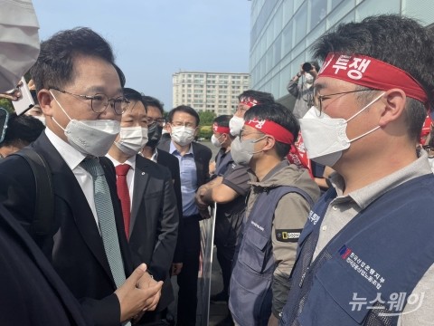할 일 태산인데···강석훈, 부산이전 강공에 '산'으로 가는 '산은'