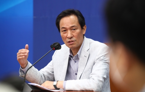 우상호 &quot;'수박' 단어 못 쓰게 하겠다···계파적 분열 언어 엄격히 금지&quot;