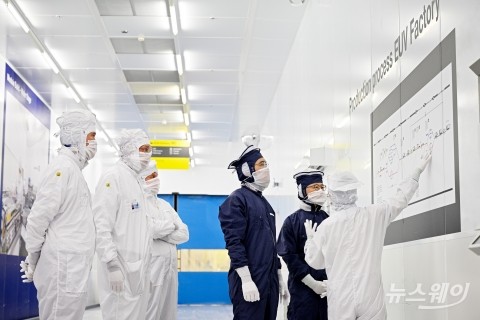 러, '반도체' 제조 가스 수출 제한···&quot;삼성 있는 韓 먼저 고통&quot;