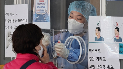 확진자 격리해제보다 유지·단축에 무게···'5+2'도 거론