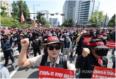 민주노총, 서울 도심서 대규모 집회···&quot;임금·노동시간 후퇴 멈춰라&quot;