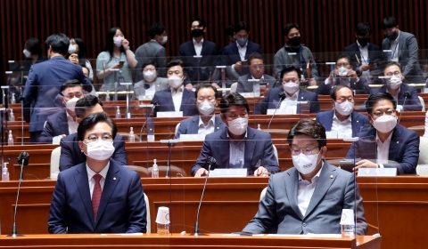 국민의힘, '권성동 직무대행 체제' 결론···결의문 채택