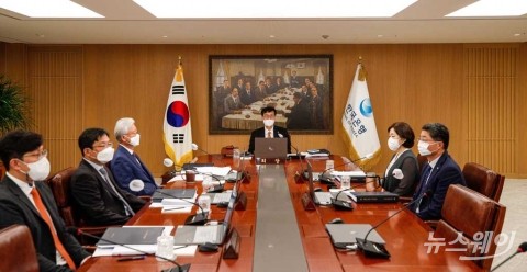 '베이비스텝' 가능성 높아진 한은···성장률 수정은 불가피